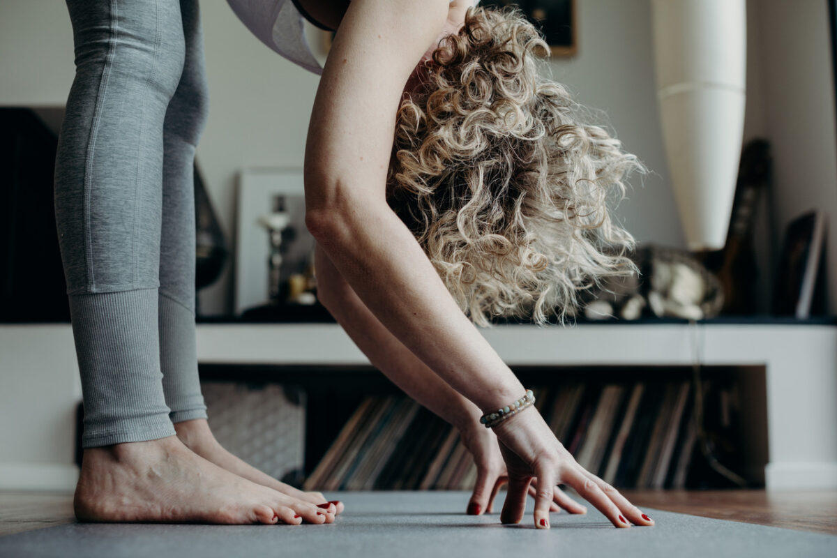 ProAge Yoga Expertin Elena Lustig für HEYDAY MAGAZINE