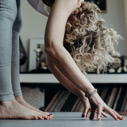 ProAge Yoga Expertin Elena Lustig für HEYDAY MAGAZINE