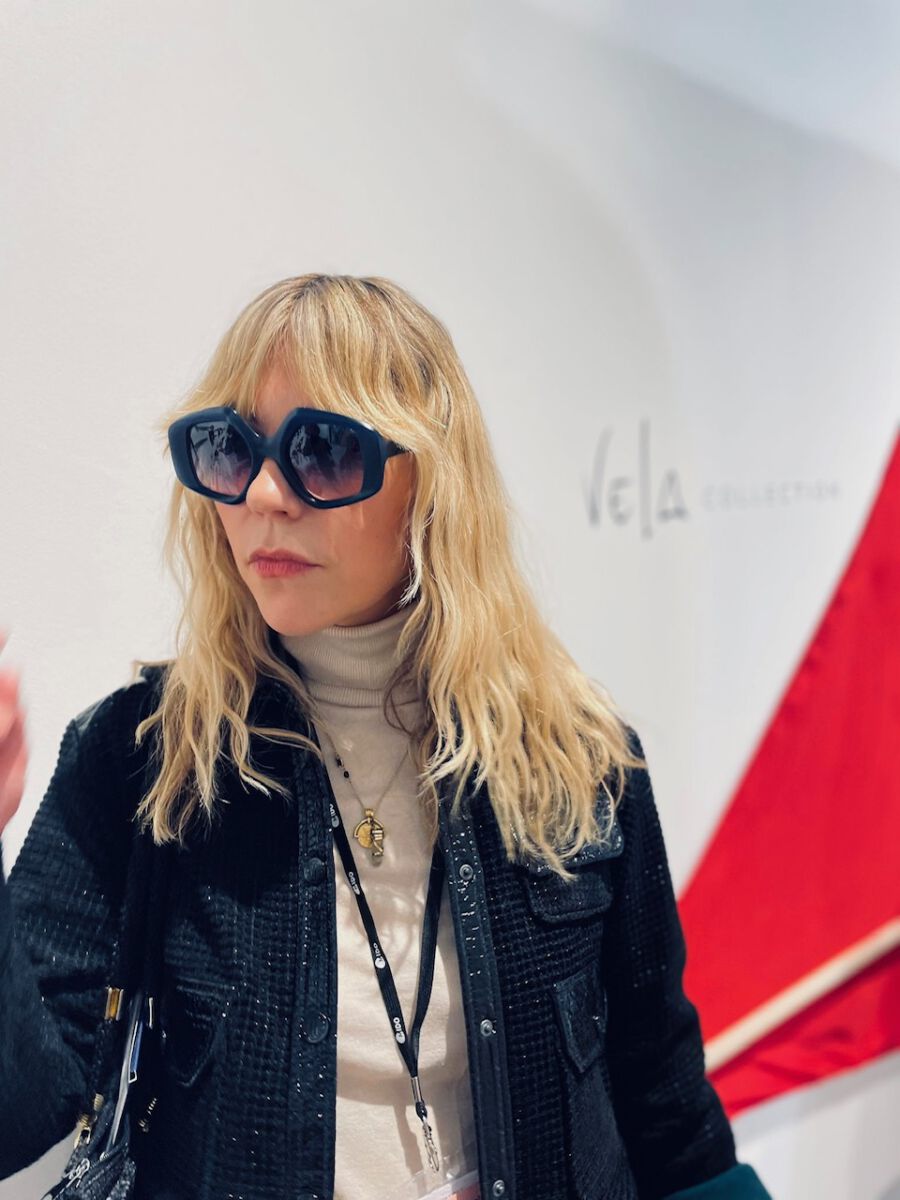 HEYDAY-Gründerin Stephanie Neubert auf der internationalen Brillenmesse MIDO in Mailand (2023)