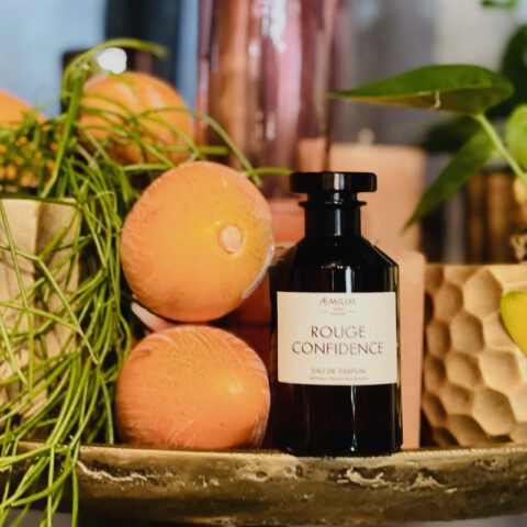 Die schönsten Unisex nachhaltigen floralen Parfums 2023