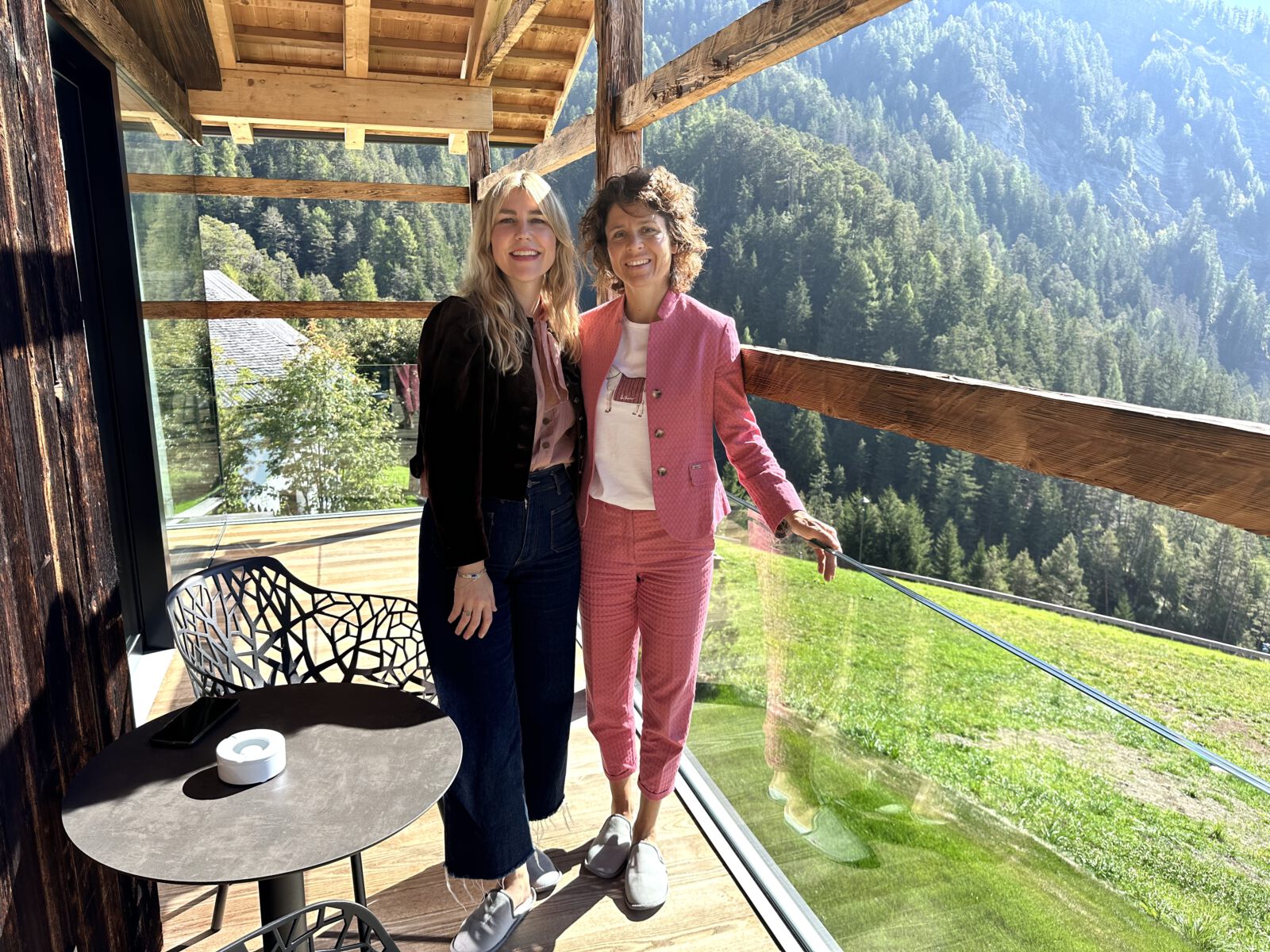 Isolde Kostner und Stephanie Neubert für HEYDAY x Südtirol: Chalet Vilaiet