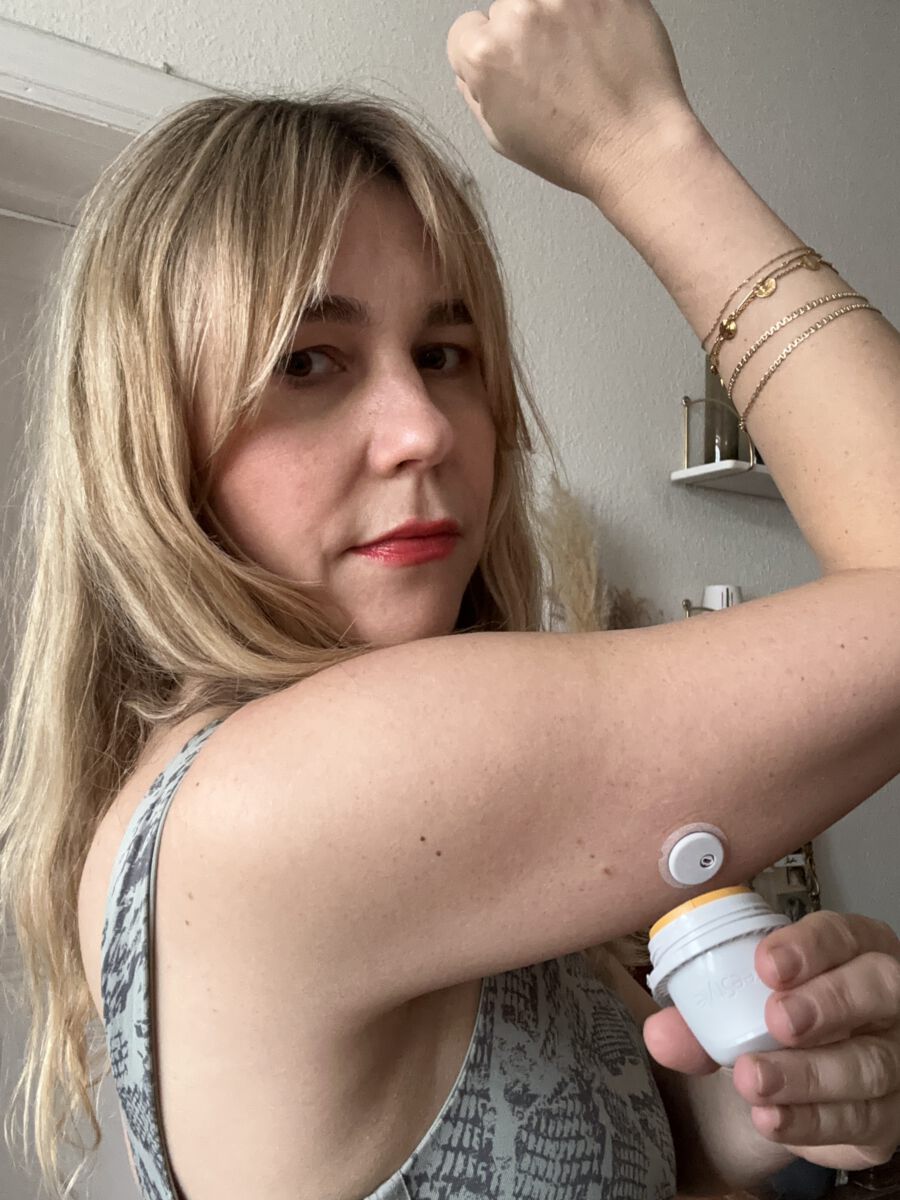 HEYDAY: Stephanie Neubert testet die Blutzucker-App von HELLO INSIDE 