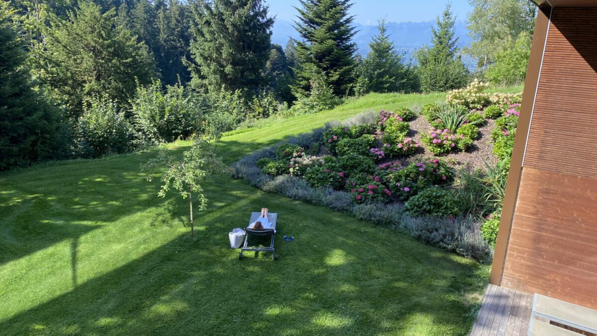 HEYDAY x MentalSpa Resort Fritsch am Berg: Stephanie Neubert im Garten