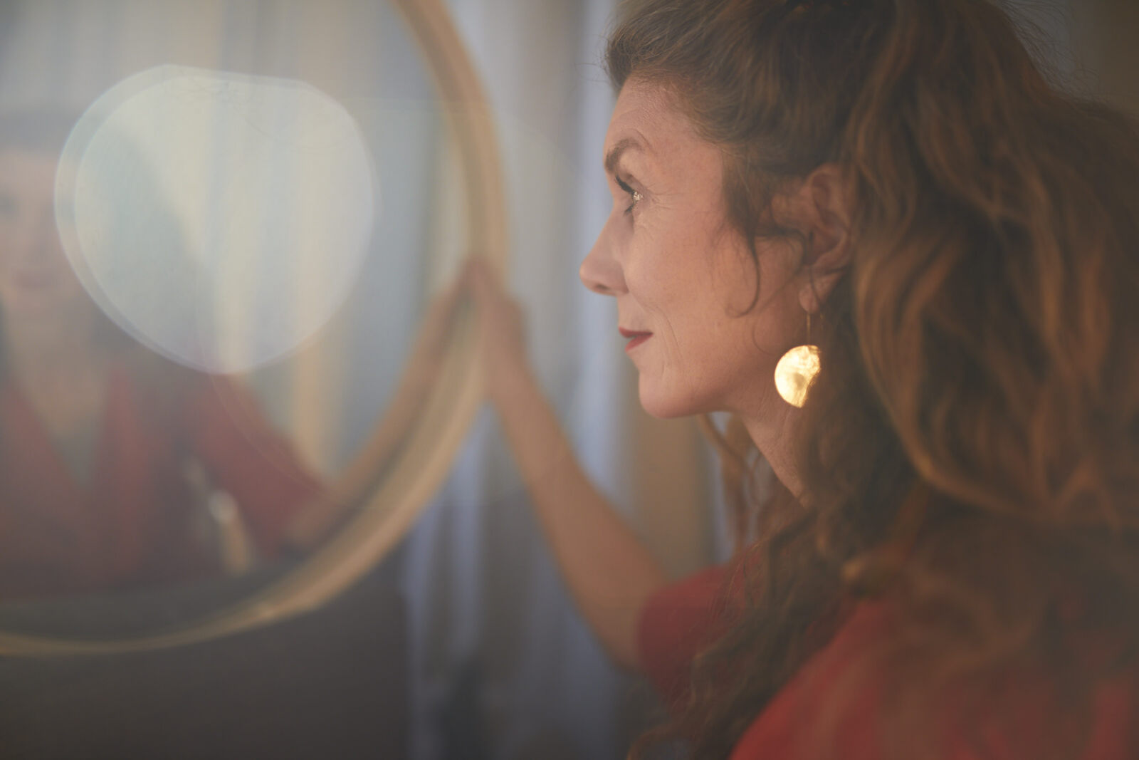 Greta Namboutin in einem ruhigen Moment, der Selbstfürsorge und innere Balance symbolisiert