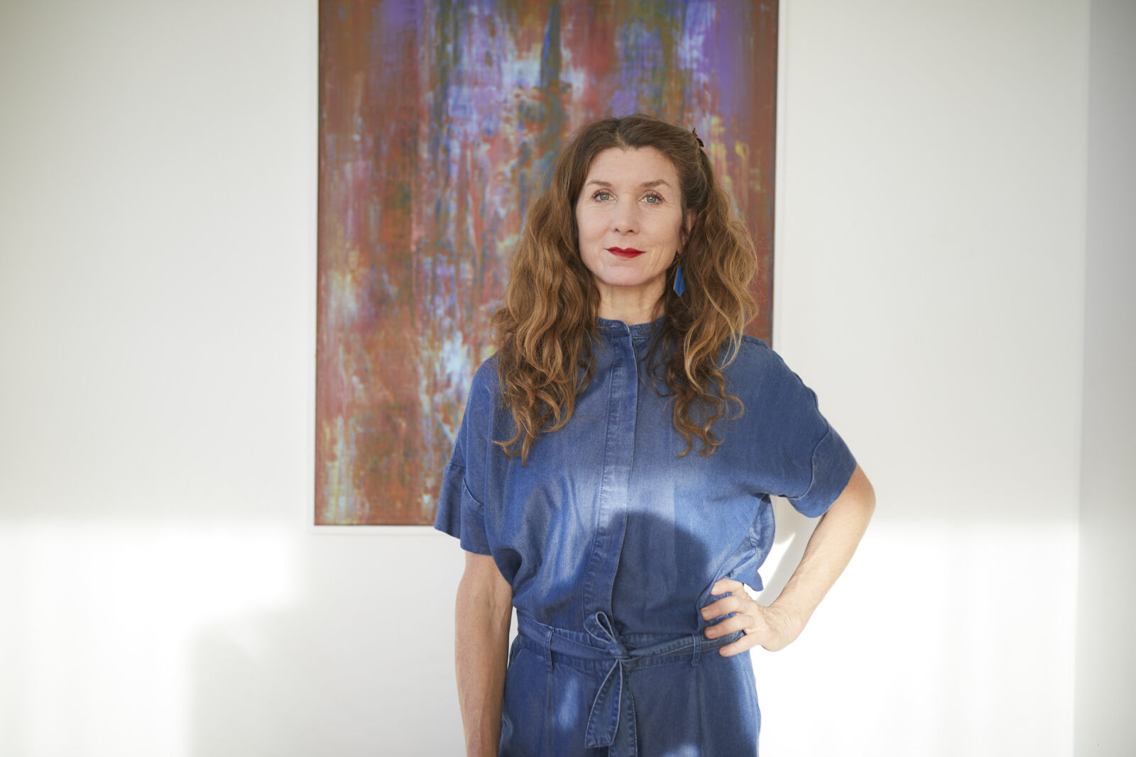 Greta Namboutin, Heilpraktikerin und Wechseljahresberaterin, lächelt ruhig in die Kamera