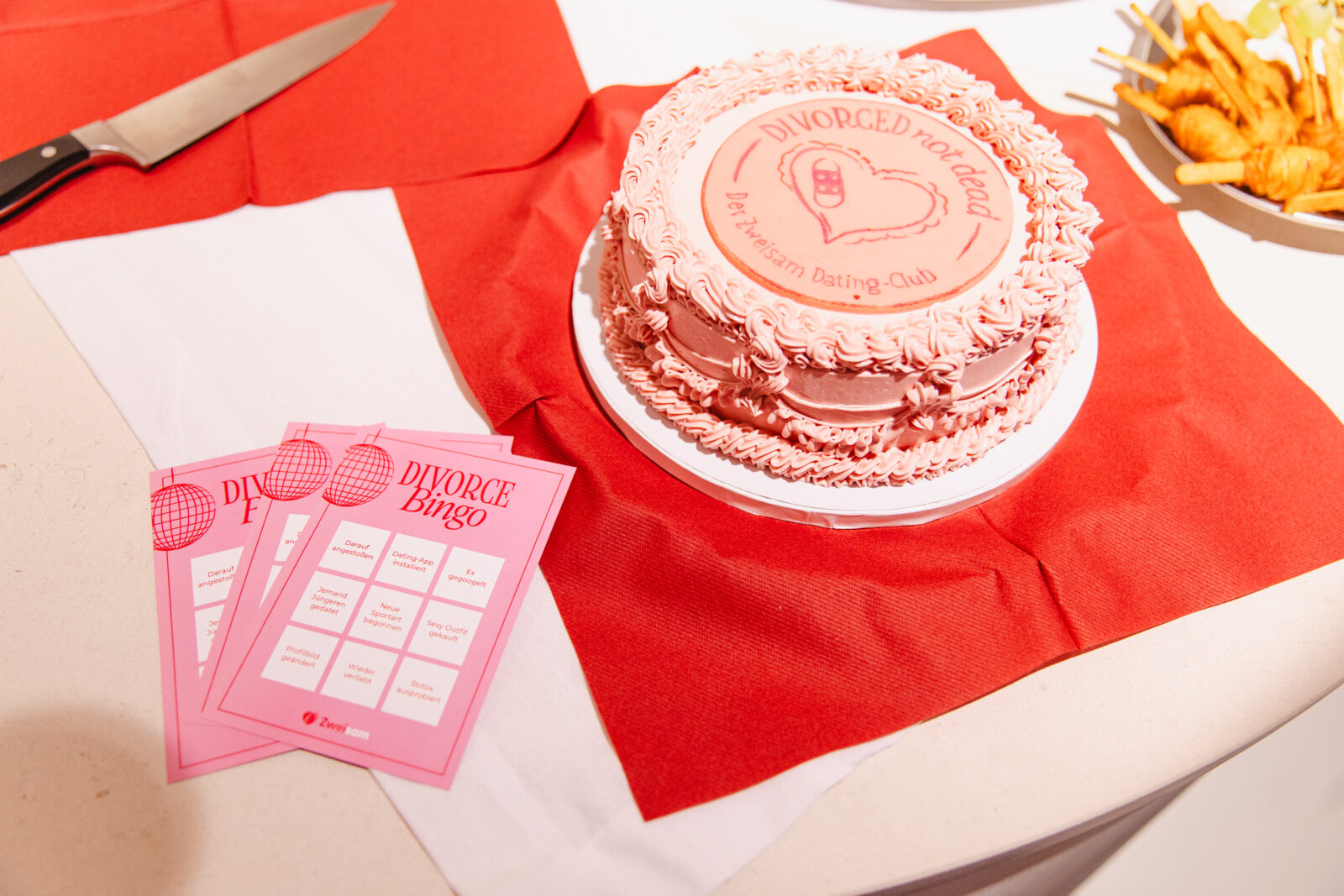 HEYDAY x Zweisam x Sue Giers: Divorced not Dead Torte und Bingo 