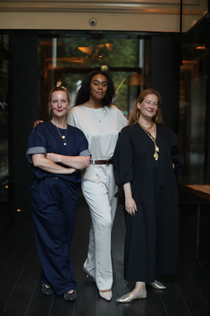ZENGGI-Event in Berlin. Die Gastgeber: Melanie Bauer von Melagence, Farleyna Lacle von ZENGGI und Sharon Berkal von Haus of Glanz (von links nach rechts)