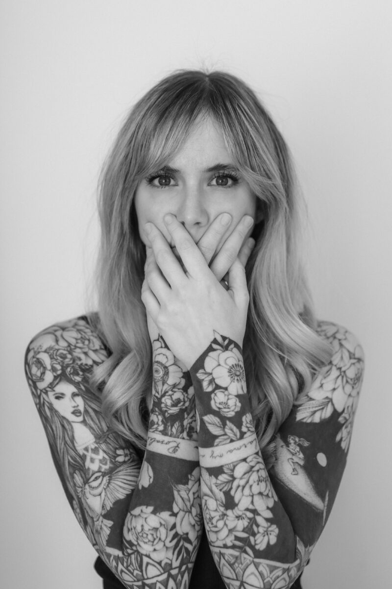 Im Buch (UN)ERHÖRT: Valerine hat Scham abgelegt