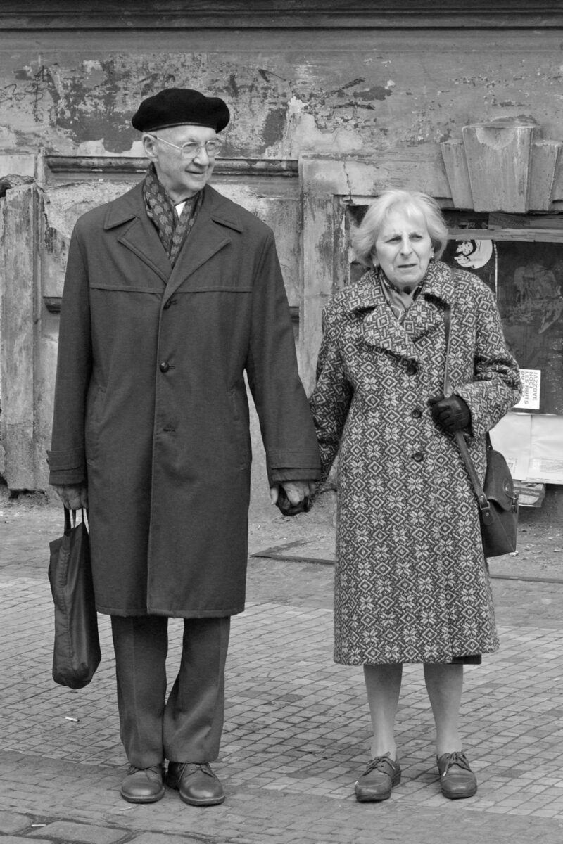 Fotografie von Karsten Thormaehlen: Schnappschuss eines Pärchens in Prag