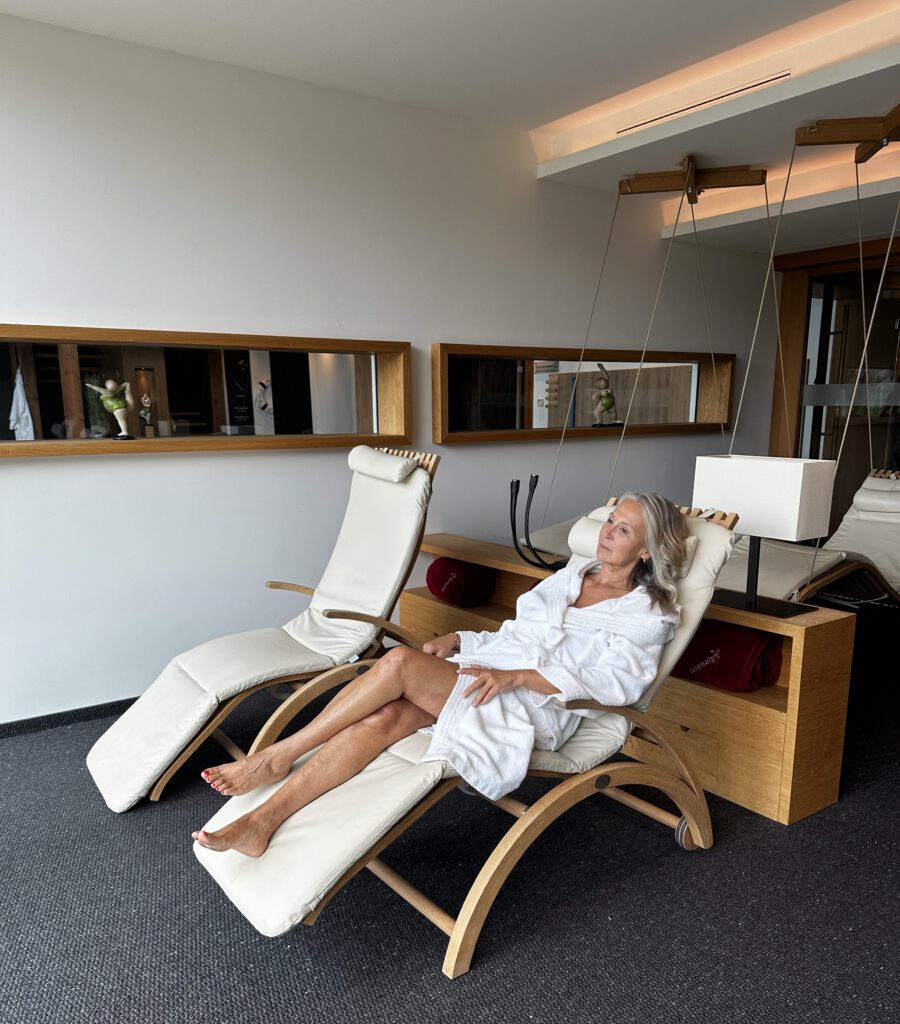 Kate Merkle im Ruheraum des Spa der Rosenalp in Oberstaufen