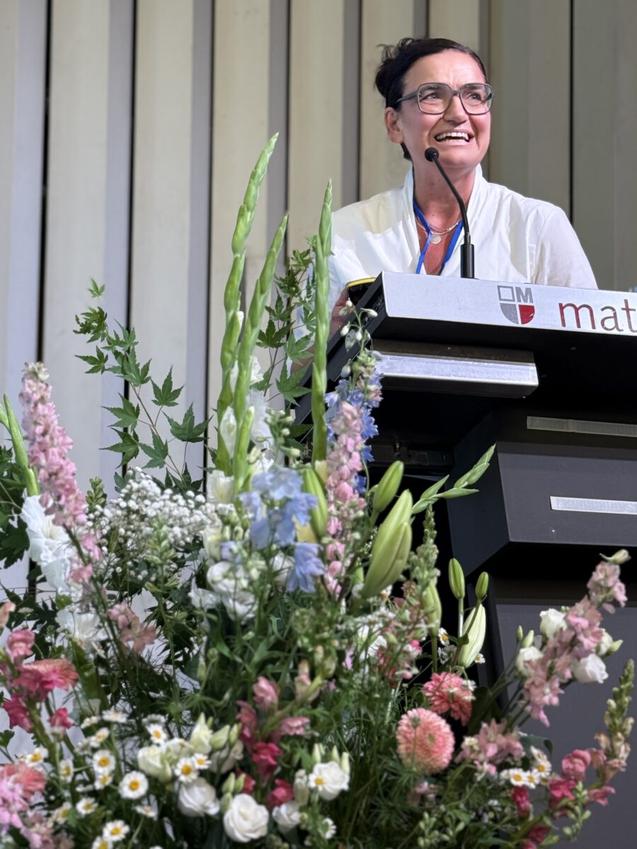 Dr. Helena Orfanos-Boeckel auf der Bühne
