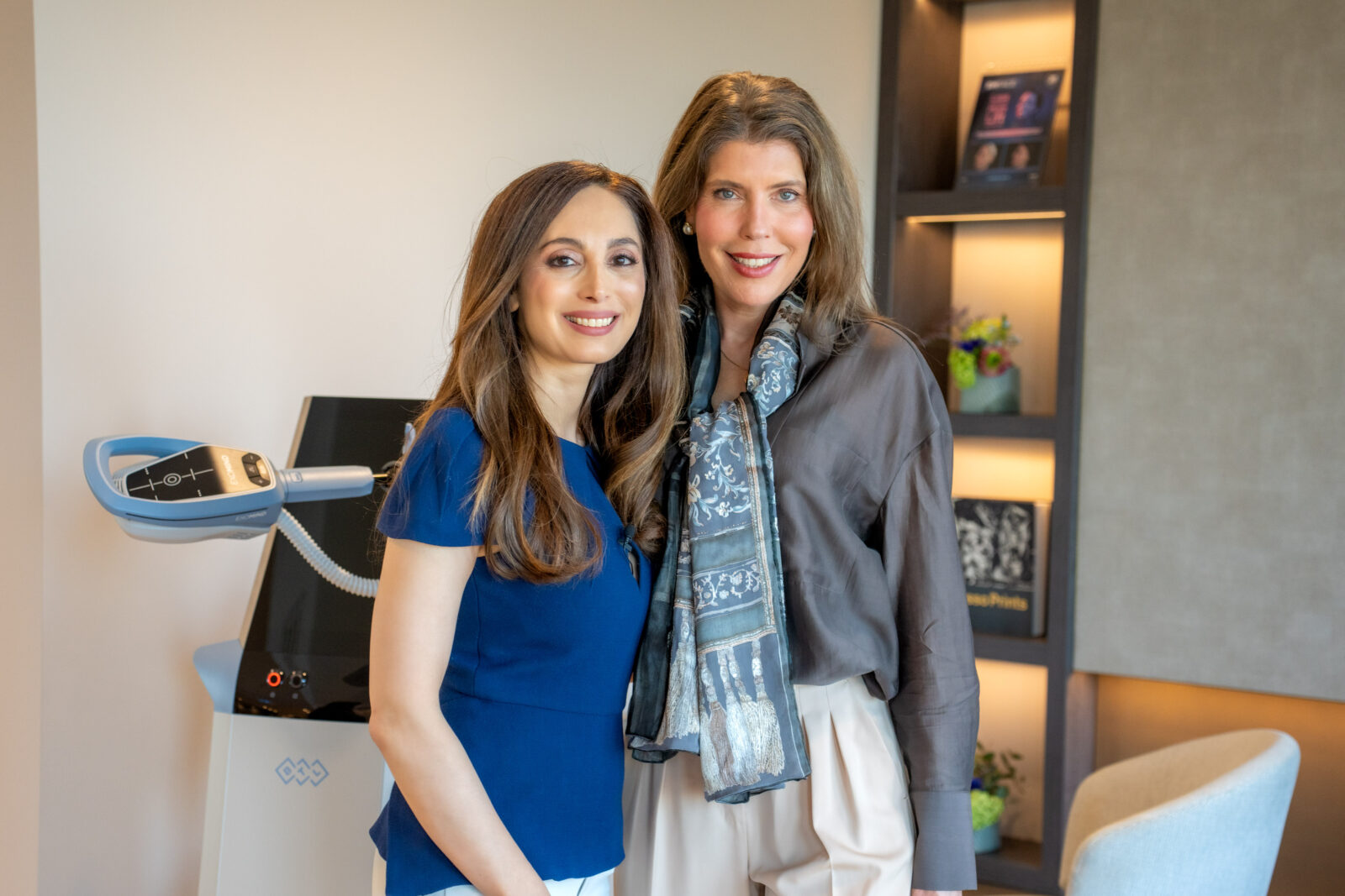 HEYDAY x BTL Event in Hamburg:(v.l.): Dr. med. Neda Nabavi und Leonie Lohkamp, Model, Influencerin und Juristin