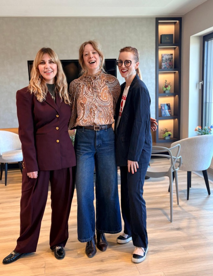 HEYDAY x BTL Event in Hamburg: (v.l.) Stephanie Neubert mit der Journalistin und Autorin Isabell Stiller und Sexual-Beraterin und Gesundheitsexpertin Mignon Kowollik