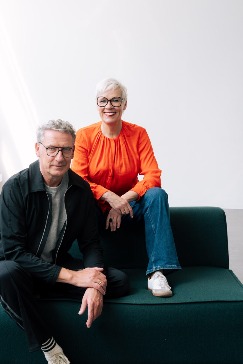Die Paartherapeut:innen Dagmar Kieselbach und Thomas Hallet im gemeinsamen Porträt