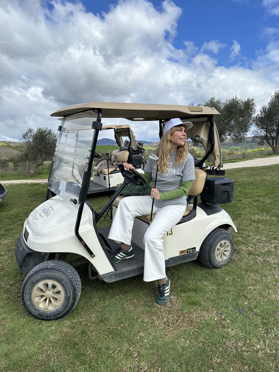 Golf als Teil des Wellbeing-Erlebnisses: Der 18-Loch-Platz von Terme di Saturnia fügt sich in die sanften Hügel der Maremma 